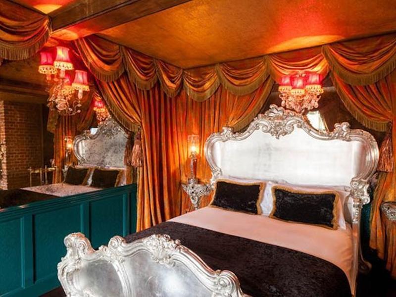 Crazy Bear Beaconsfield Hotel Exterior photo The interior of a suite at the Gilt Hotel