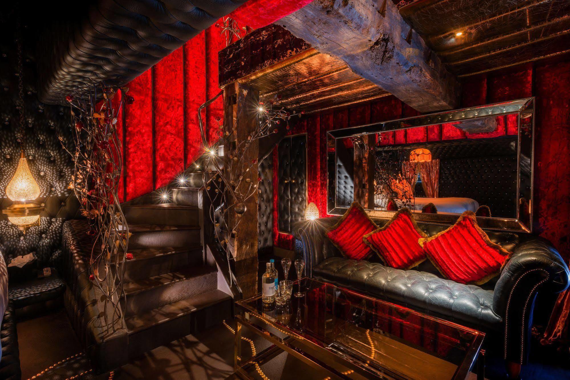 Crazy Bear Beaconsfield Hotel Exterior photo Interior of the nightclub