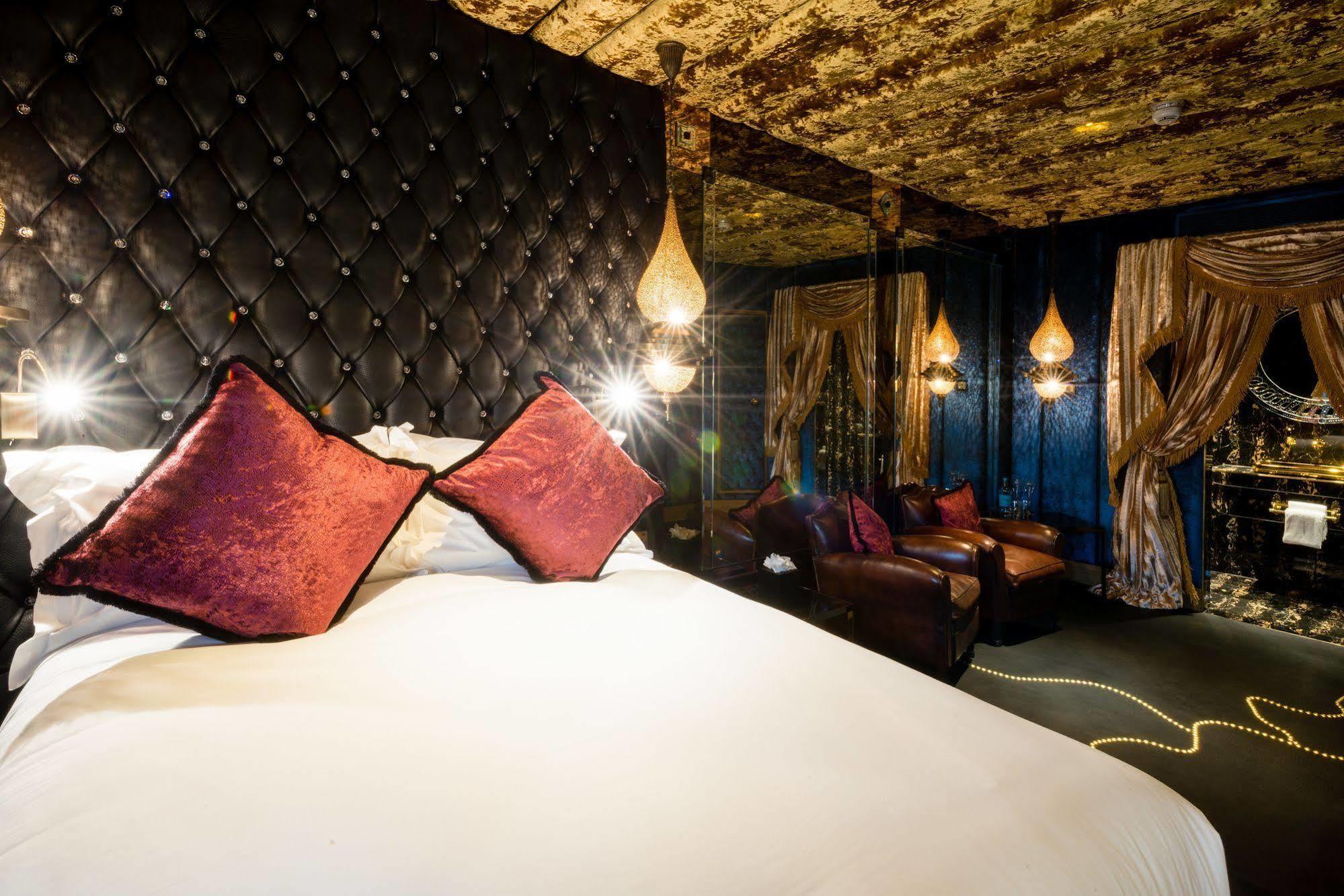 Crazy Bear Beaconsfield Hotel Exterior photo The Gold Suite